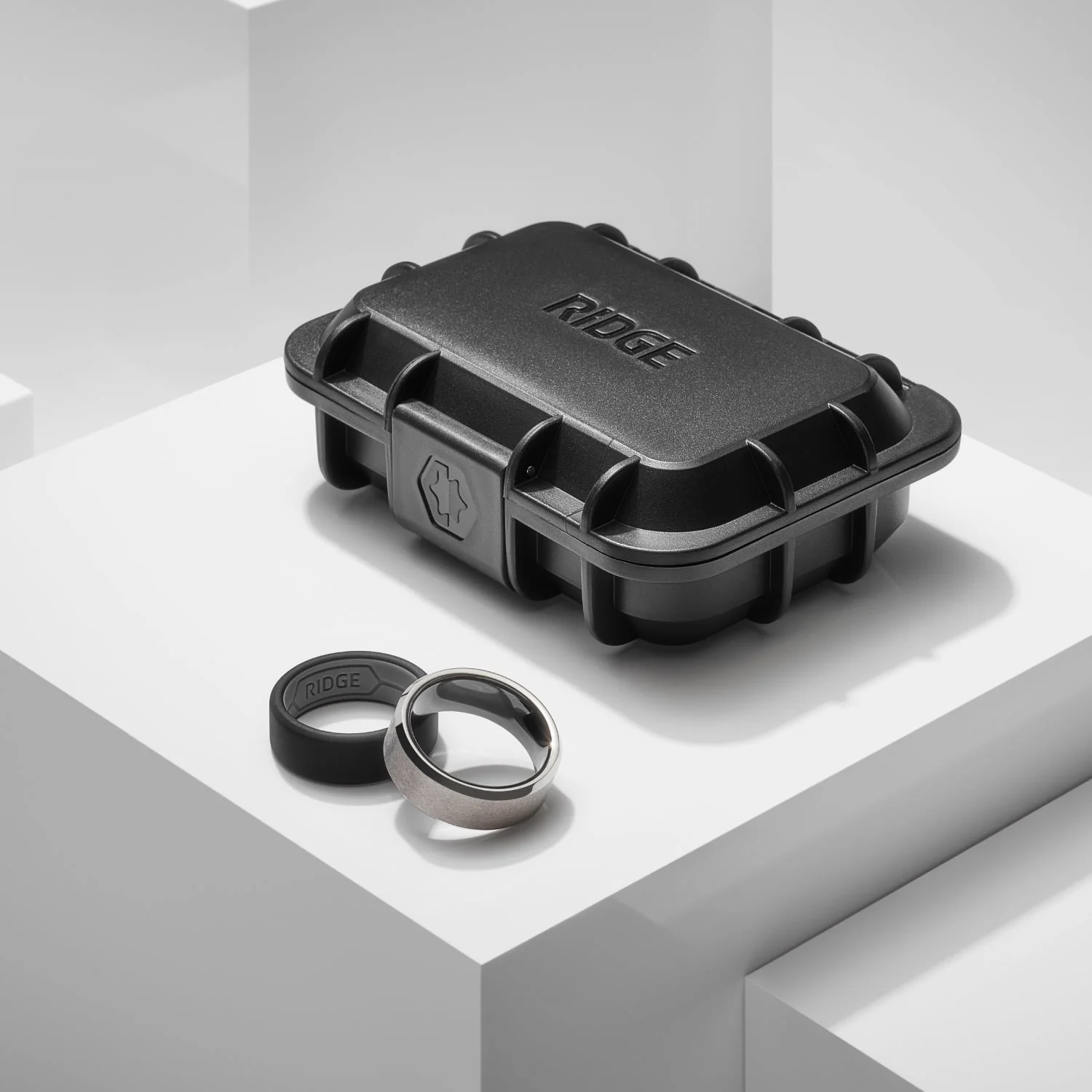 Ridge 8mm Beveled Ring Set - Platinum | Tantalum - Image 4