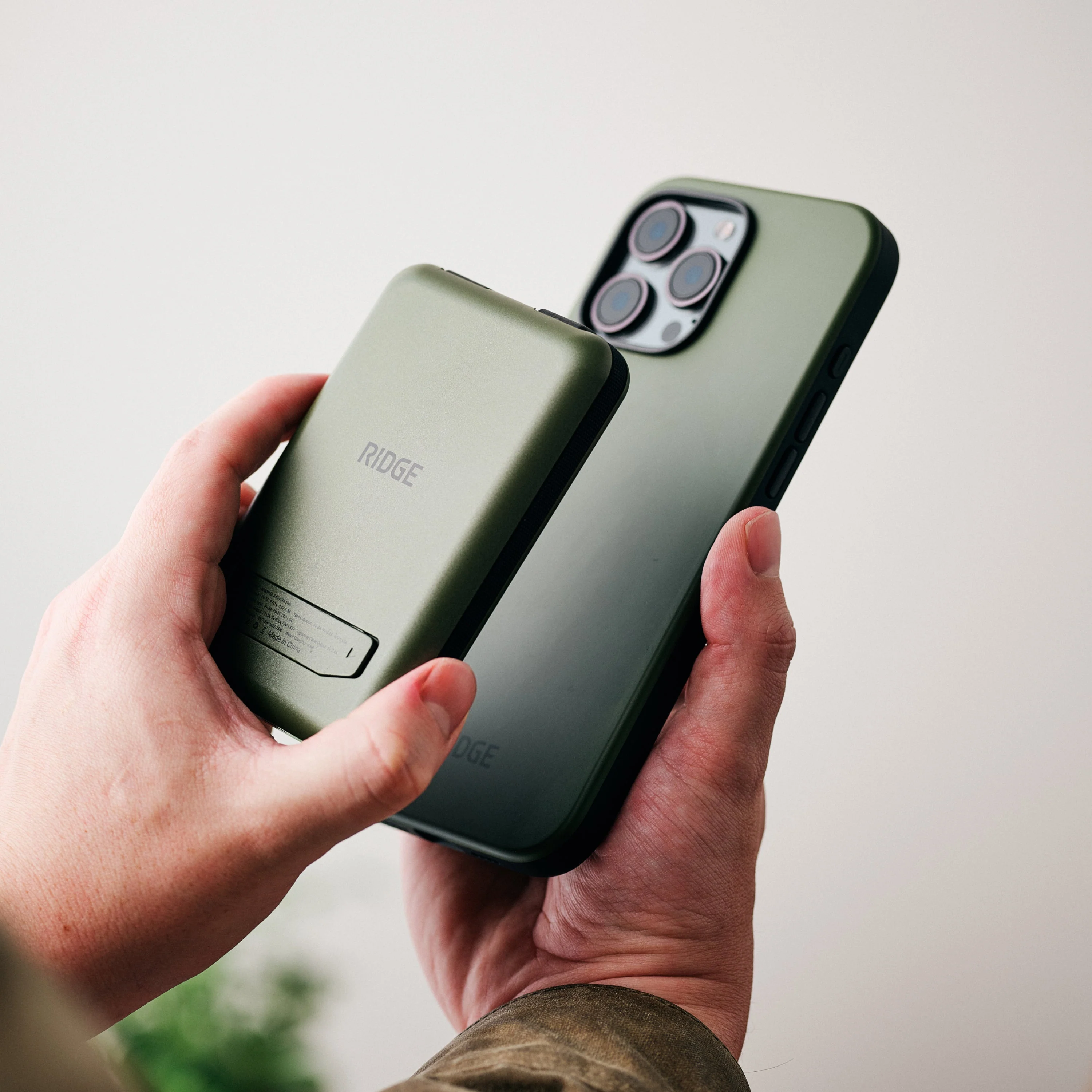 Ridge Power Bank - 10k mAh - Matte Olive - Image 7